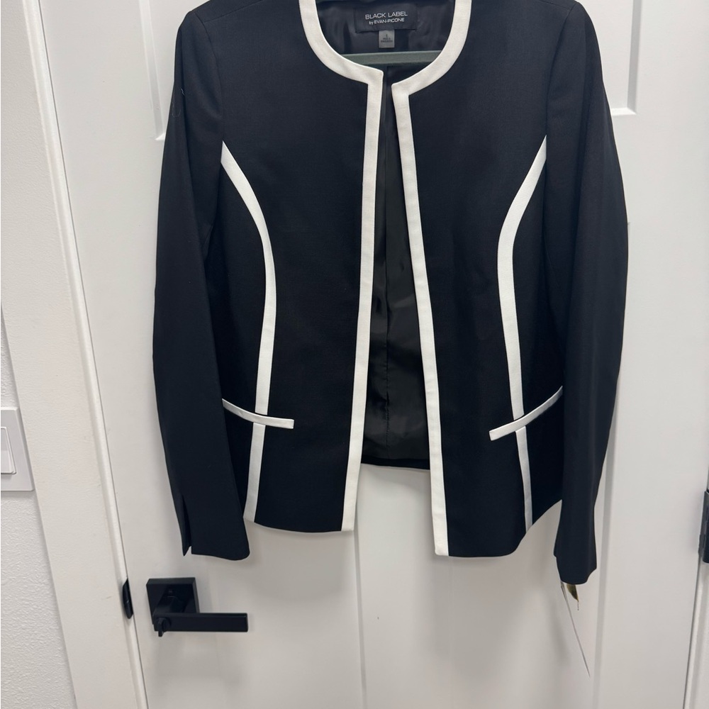 NWT Evan Picone black label Women's Black Blazer with White Trim size 6